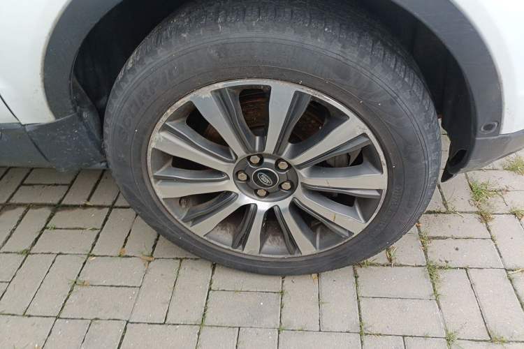 Used Land Rover Range Evoque 2018 240 PS SE Smart Brilliance Edition Right Front Wheel Hub