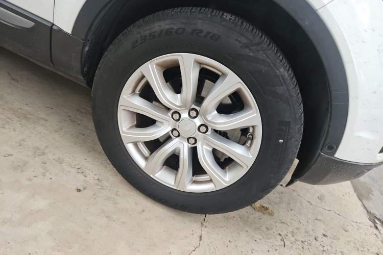 Used Land Rover Range Evoque 2018 240PS PURE Style Edition Right Front Wheel Hub