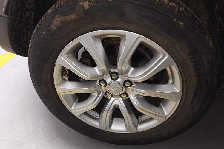 Used Land Rover Range Evoque 2018 240PS PURE Style Edition Right Rear Wheel Hub