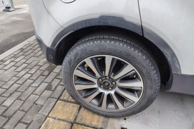 Used Land Rover Range Evoque 2018 240 PS SE Smart Brilliance Edition Right Rear Wheel Hub