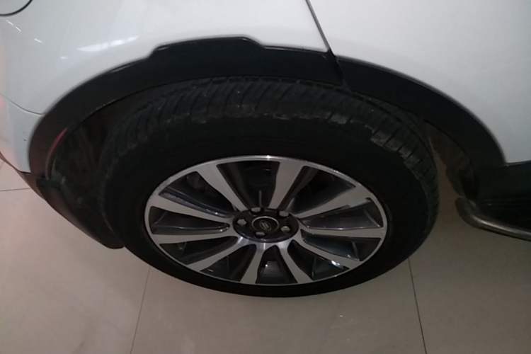 Used Land Rover Range Evoque 2018 240 PS SE Smart Brilliance Edition Right Rear Wheel Hub