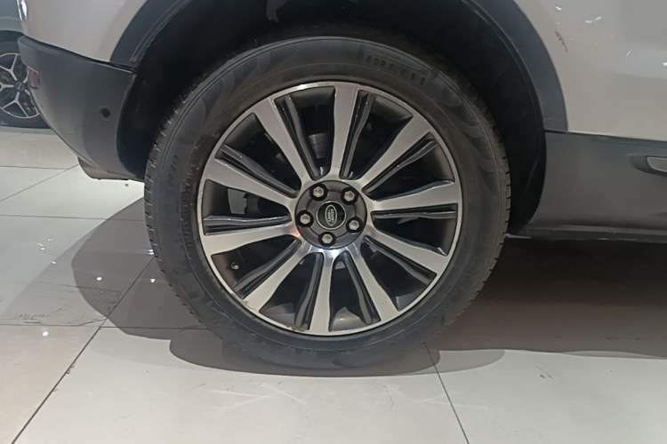 Used Land Rover Range Evoque 2018 240 PS SE Smart Brilliance Edition Right Rear Wheel Hub