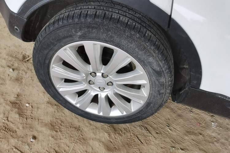 Used Land Rover Range Evoque 2018 240 PS SE Smart Brilliance Edition Right Rear Wheel Hub