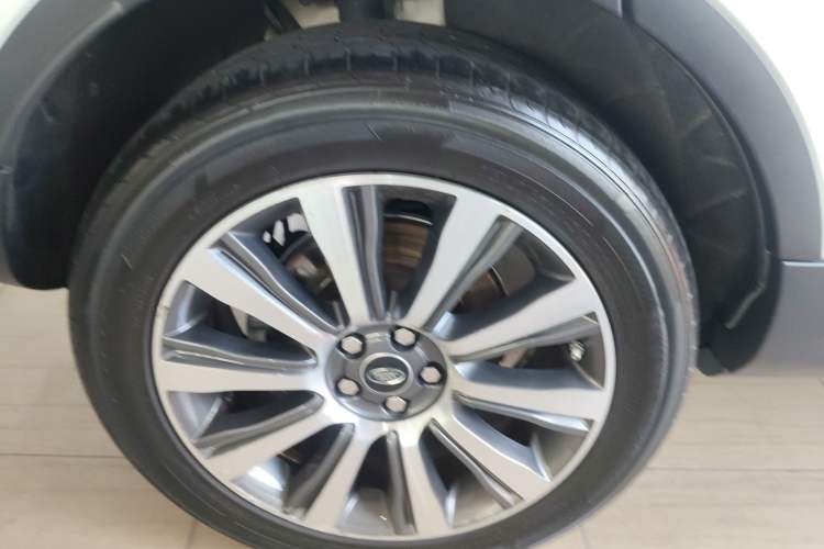 Used Land Rover Range Evoque 2018 240 PS SE Smart Brilliance Edition Right Rear Wheel Hub