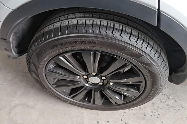 Used Land Rover Range Evoque 2018 240 PS SE Smart Brilliance Edition Right Rear Wheel Hub