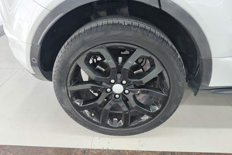 Used Land Rover Range Evoque 2018 240 PS SE DYNAMIC Smart Edition Right Rear Wheel Hub