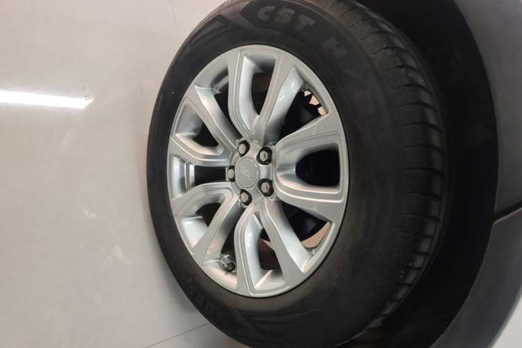 Used Land Rover Range Evoque 2018 240PS PURE Style Edition Right Rear Wheel Hub