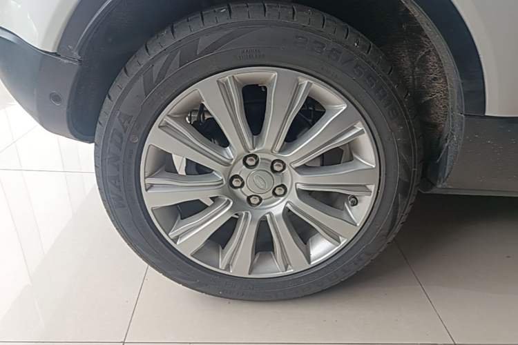 Used Land Rover Range Evoque 2018 240 PS SE Smart Brilliance Edition Right Rear Wheel Hub