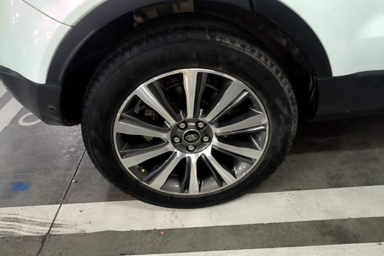 Used Land Rover Range Evoque 2018 240 PS SE Smart Brilliance Edition Right Rear Wheel Hub