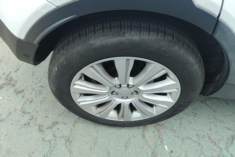 Used Land Rover Range Evoque 2018 240 PS SE Smart Brilliance Edition Right Rear Wheel Hub