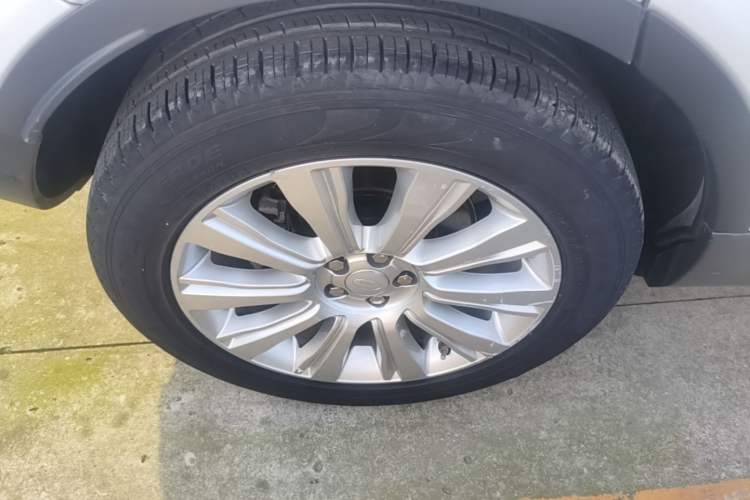 Used Land Rover Range Evoque 2018 240 PS SE Smart Brilliance Edition Right Rear Wheel Hub