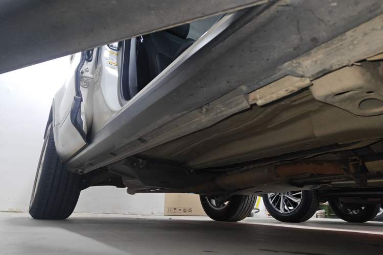 Used Land Rover Range Evoque 2018 240PS PURE Style Edition Right Side Sill