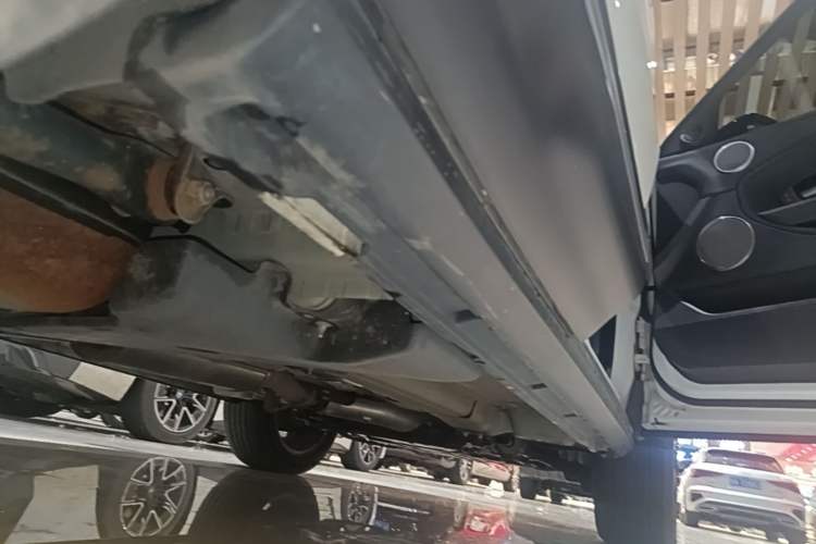 Used Land Rover Range Evoque 2018 240 PS SE Smart Brilliance Edition Right Side Sill