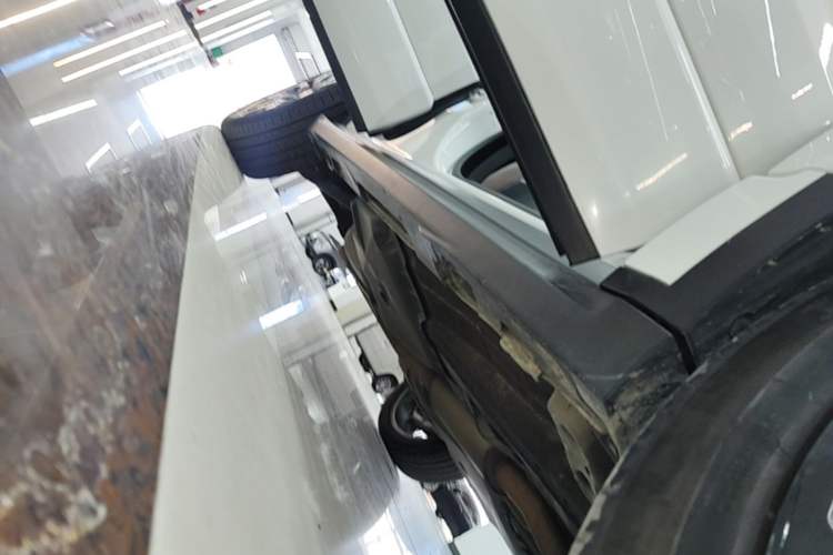 Used Land Rover Range Evoque 2018 240 PS SE DYNAMIC Smart Edition Right Side Sill