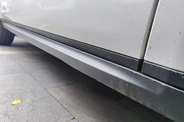 Used Land Rover Range Evoque 2018 240 PS SE DYNAMIC Smart Edition Right Side Sill