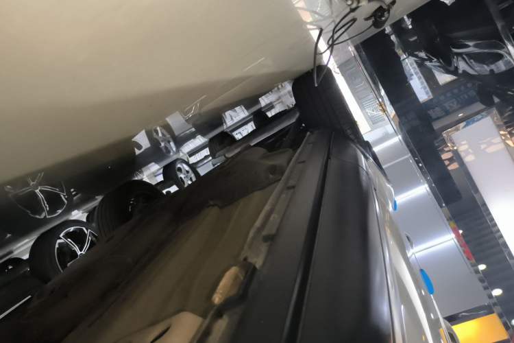 Used Land Rover Range Evoque 2018 240PS PURE Style Edition Right Side Sill