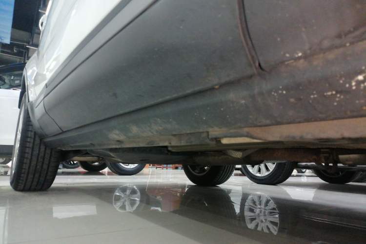 Used Land Rover Range Evoque 2018 240PS PURE Style Edition Right Side Sill