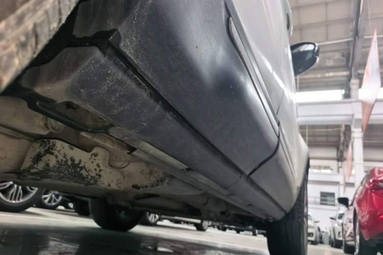 Used Land Rover Range Evoque 2018 240 PS SE Smart Brilliance Edition Right Side Sill