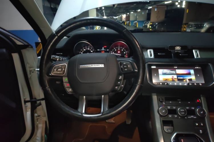 Used Land Rover Range Evoque 2018 240 PS SE Smart Brilliance Edition Steering Wheel