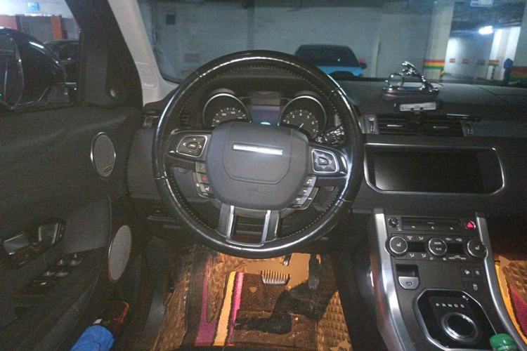 Used Land Rover Range Evoque 2018 240 PS SE Smart Brilliance Edition Steering Wheel