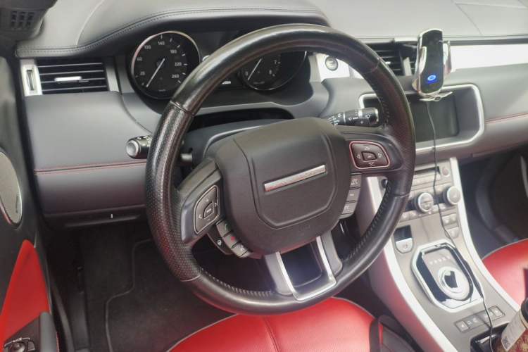 Used Land Rover Range Evoque 2018 240 PS HSE DYNAMIC Convertible Steering Wheel