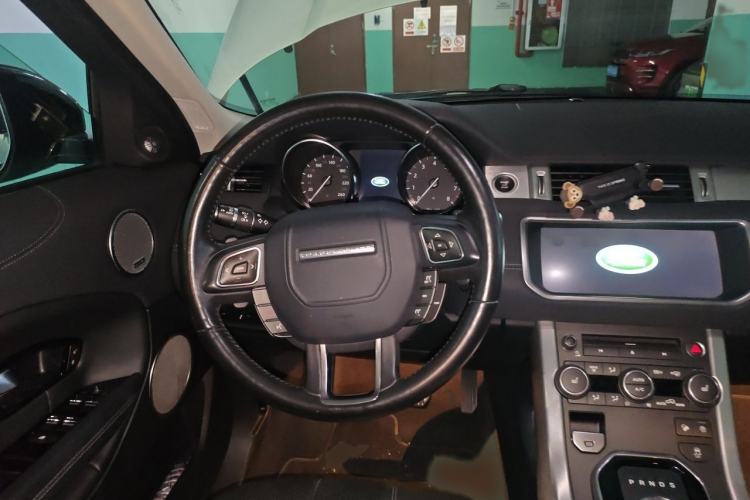 Used Land Rover Range Evoque 2018 240 PS SE DYNAMIC Smart Edition Steering Wheel