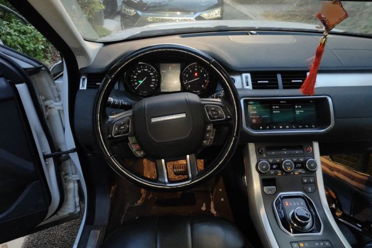 Used Land Rover Range Evoque 2018 240 PS SE Smart Brilliance Edition Steering Wheel