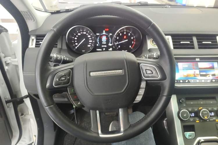Used Land Rover Range Evoque 2018 240 PS SE DYNAMIC Smart Edition Steering Wheel