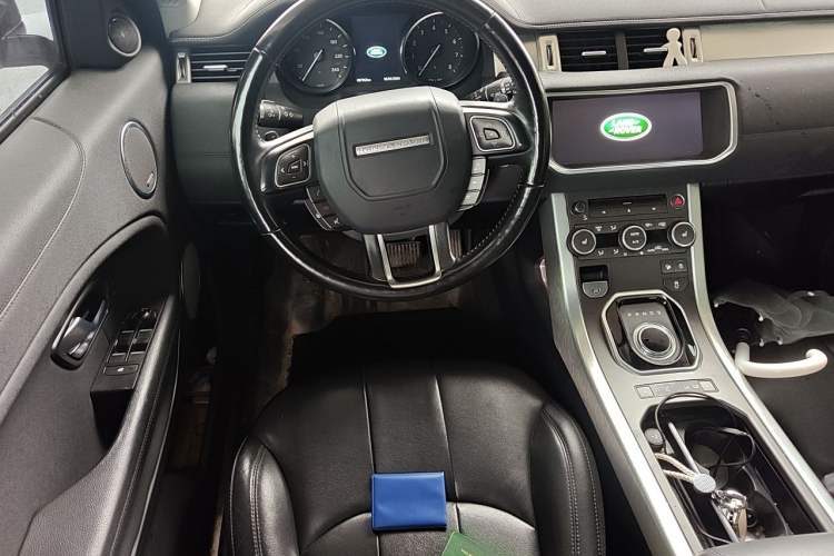 Used Land Rover Range Evoque 2018 240 PS SE Smart Brilliance Edition Steering Wheel
