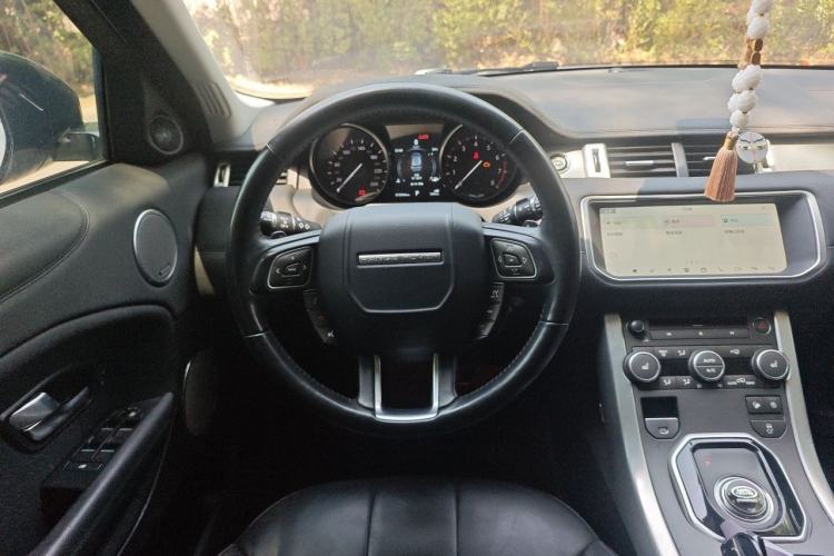 Used Land Rover Range Evoque 2018 240 PS SE Smart Brilliance Edition Steering Wheel