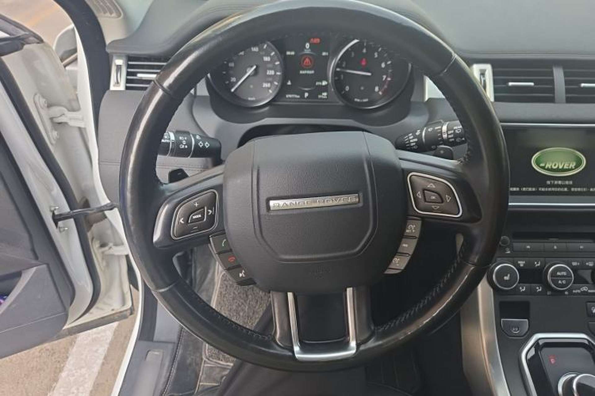Used Land Rover Range Evoque 2018 240 PS SE Smart Brilliance Edition Steering Wheel