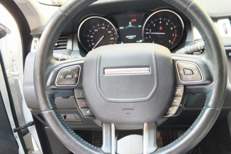 Used Land Rover Range Evoque 2018 240 PS SE Smart Brilliance Edition Steering Wheel