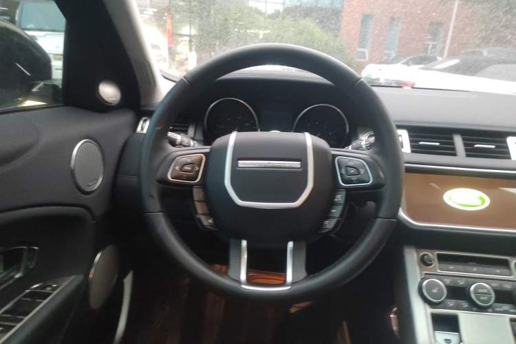 Used Land Rover Range Evoque 2018 240 PS SE Smart Brilliance Edition Steering Wheel