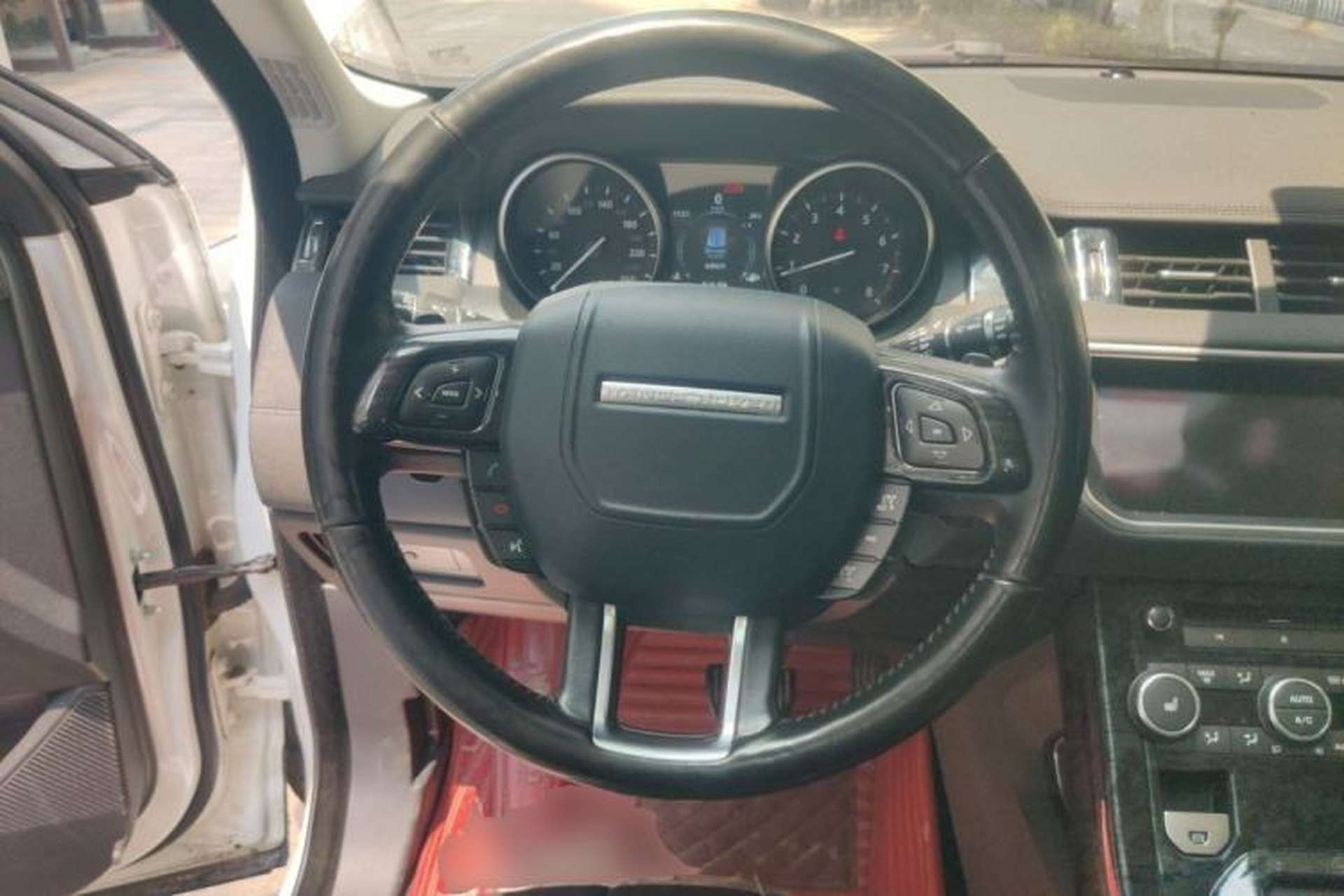 Used Land Rover Range Evoque 2018 240 PS SE Smart Brilliance Edition Steering Wheel