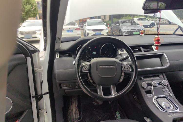 Used Land Rover Range Evoque 2018 240 PS SE DYNAMIC Smart Edition Steering Wheel