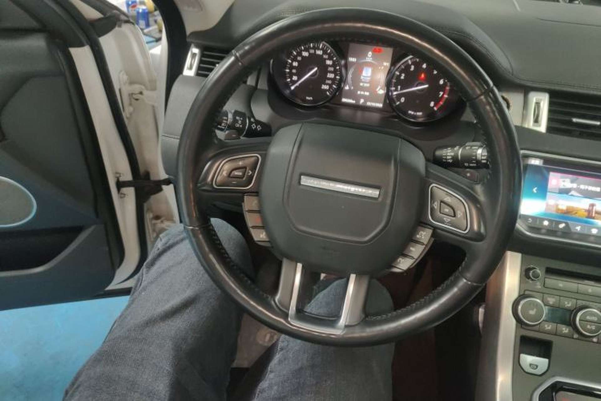 Used Land Rover Range Evoque 2018 240 PS SE DYNAMIC Smart Edition Steering Wheel