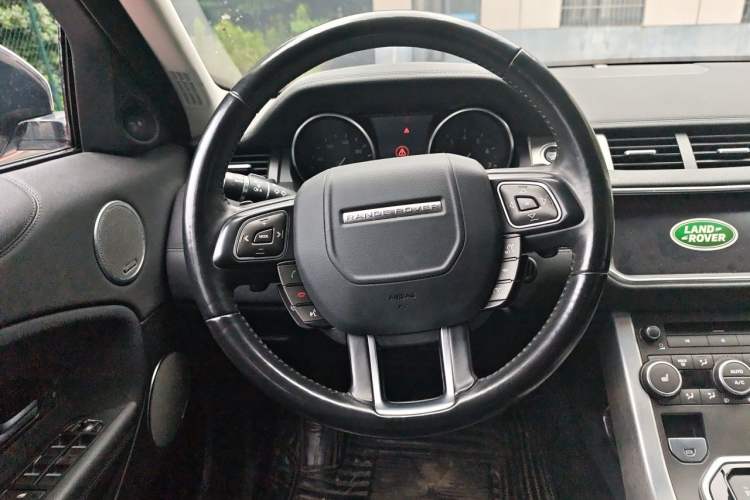 Used Land Rover Range Evoque 2018 240 PS SE Smart Brilliance Edition Steering Wheel