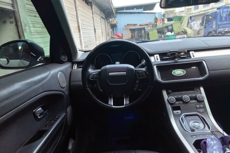 Used Land Rover Range Evoque 2018 240 PS SE Smart Brilliance Edition Steering Wheel
