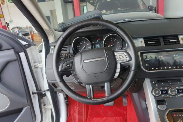 Used Land Rover Range Evoque 2018 240 PS SE Smart Brilliance Edition Steering Wheel