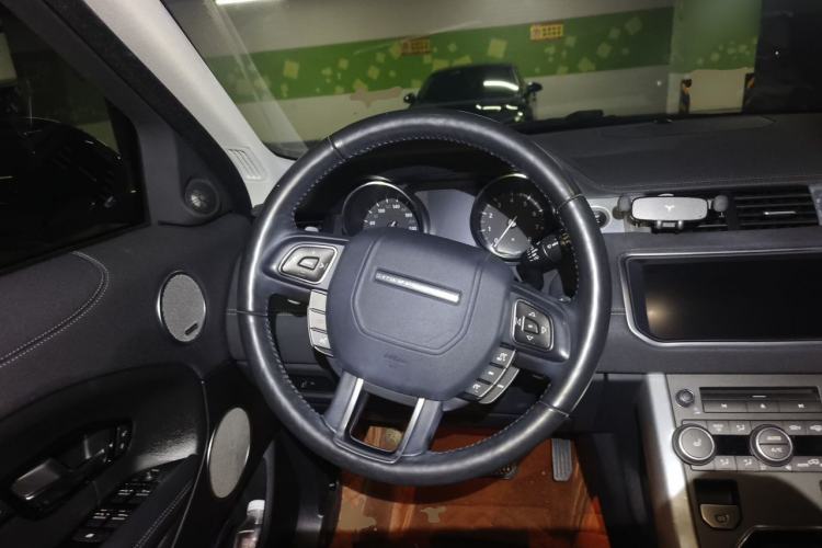 Used Land Rover Range Evoque 2018 240 PS SE DYNAMIC Smart Edition Steering Wheel