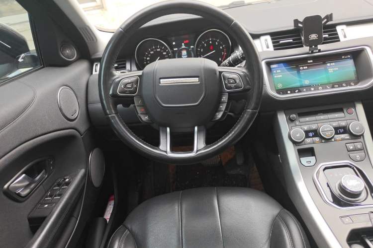 Used Land Rover Range Evoque 2018 240 PS SE Smart Brilliance Edition Steering Wheel
