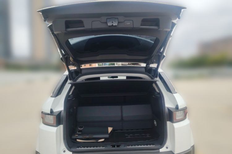 Used Land Rover Range Evoque 2018 240 PS SE Smart Brilliance Edition Trunk