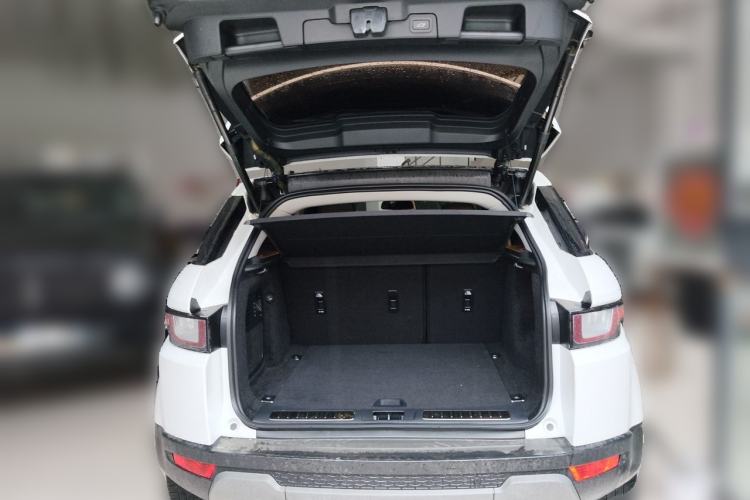 Used Land Rover Range Evoque 2018 240 PS SE Smart Brilliance Edition Trunk