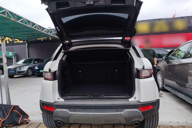 Used Land Rover Range Evoque 2018 240 PS SE Smart Brilliance Edition Trunk