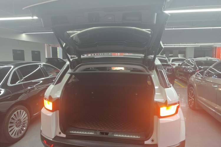 Used Land Rover Range Evoque 2018 240 PS SE Smart Brilliance Edition Trunk