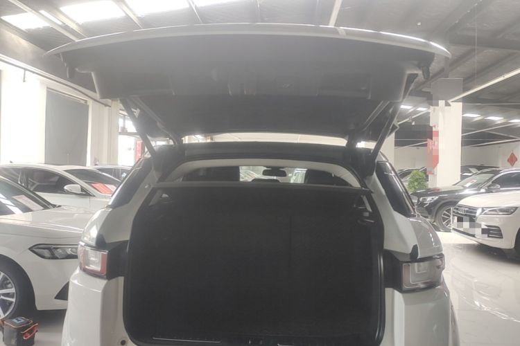 Used Land Rover Range Evoque 2018 240 PS HSE DYNAMIC All-Wheel Drive Edition Trunk