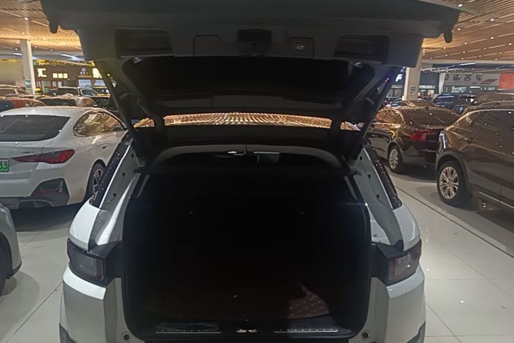 Used Land Rover Range Evoque 2018 240 PS SE Smart Brilliance Edition Trunk
