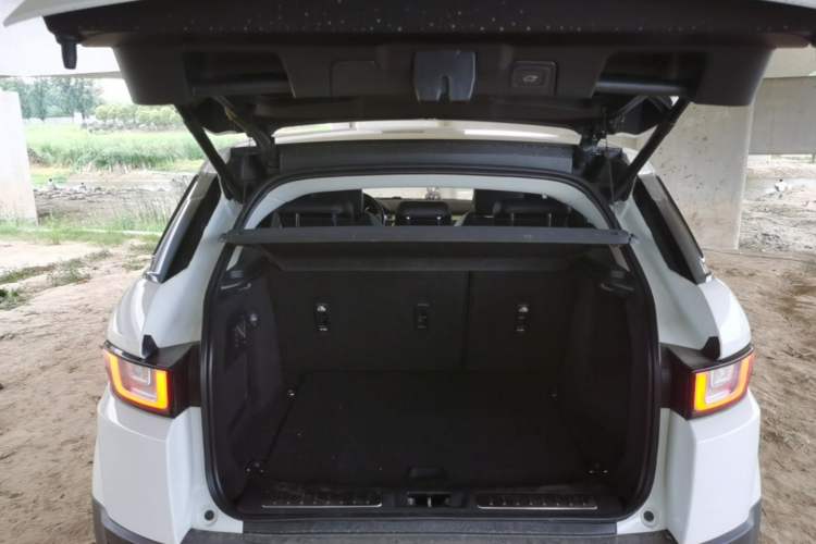 Used Land Rover Range Evoque 2018 240 PS SE Smart Brilliance Edition Trunk