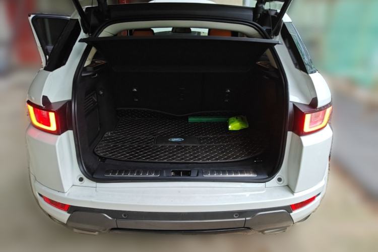 Used Land Rover Range Evoque 2018 240 PS HSE DYNAMIC All-Wheel Drive Edition Trunk