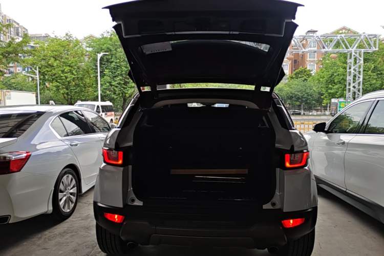 Used Land Rover Range Evoque 2018 240 PS SE Smart Brilliance Edition Trunk